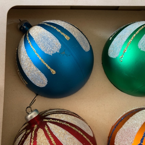 Set of 4 Vintage Christmas Ornaments Metallic - Picture 2 of 3